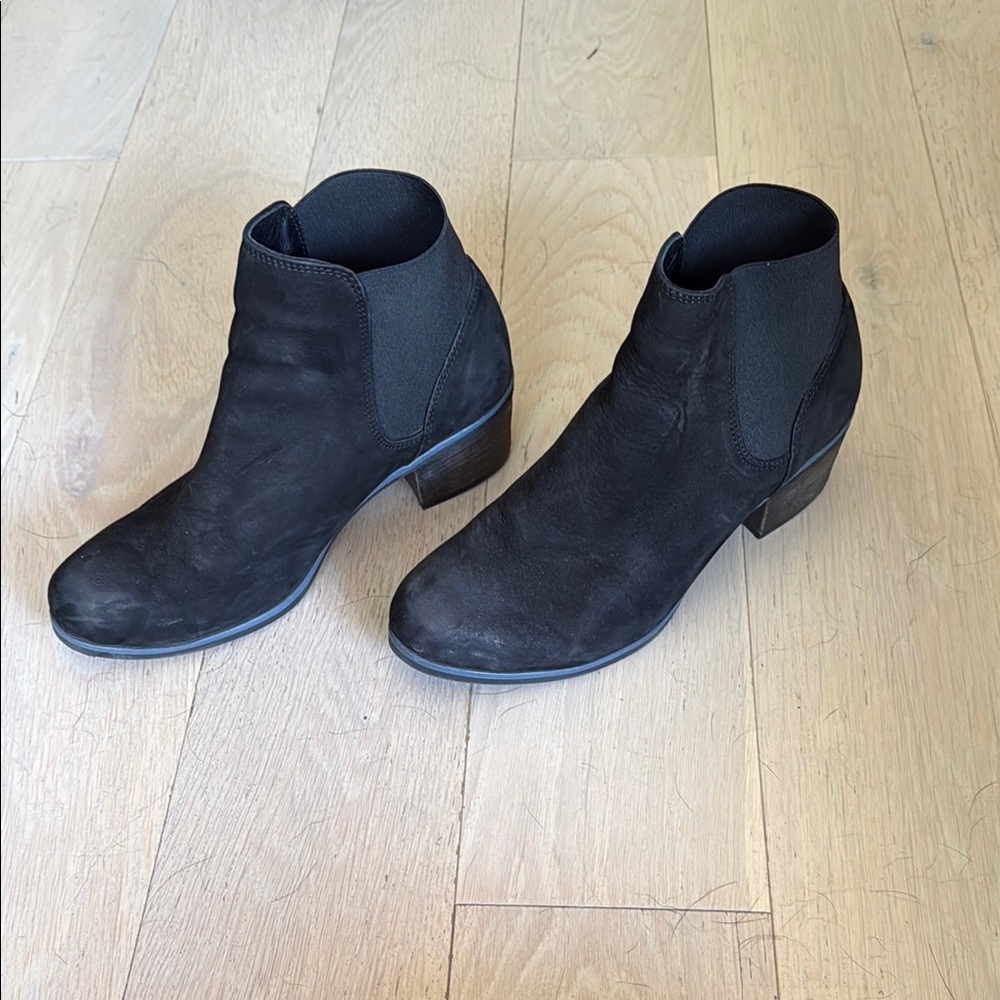 Bueno Black Ankle Booties with Block Heel